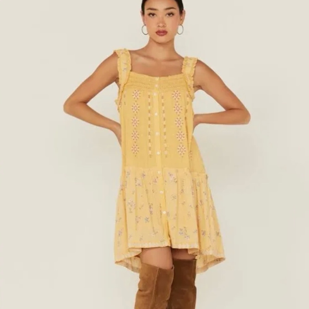 Miss Me yellow embroidery dress with gold stripes. Size Medium NWT of $79.00
